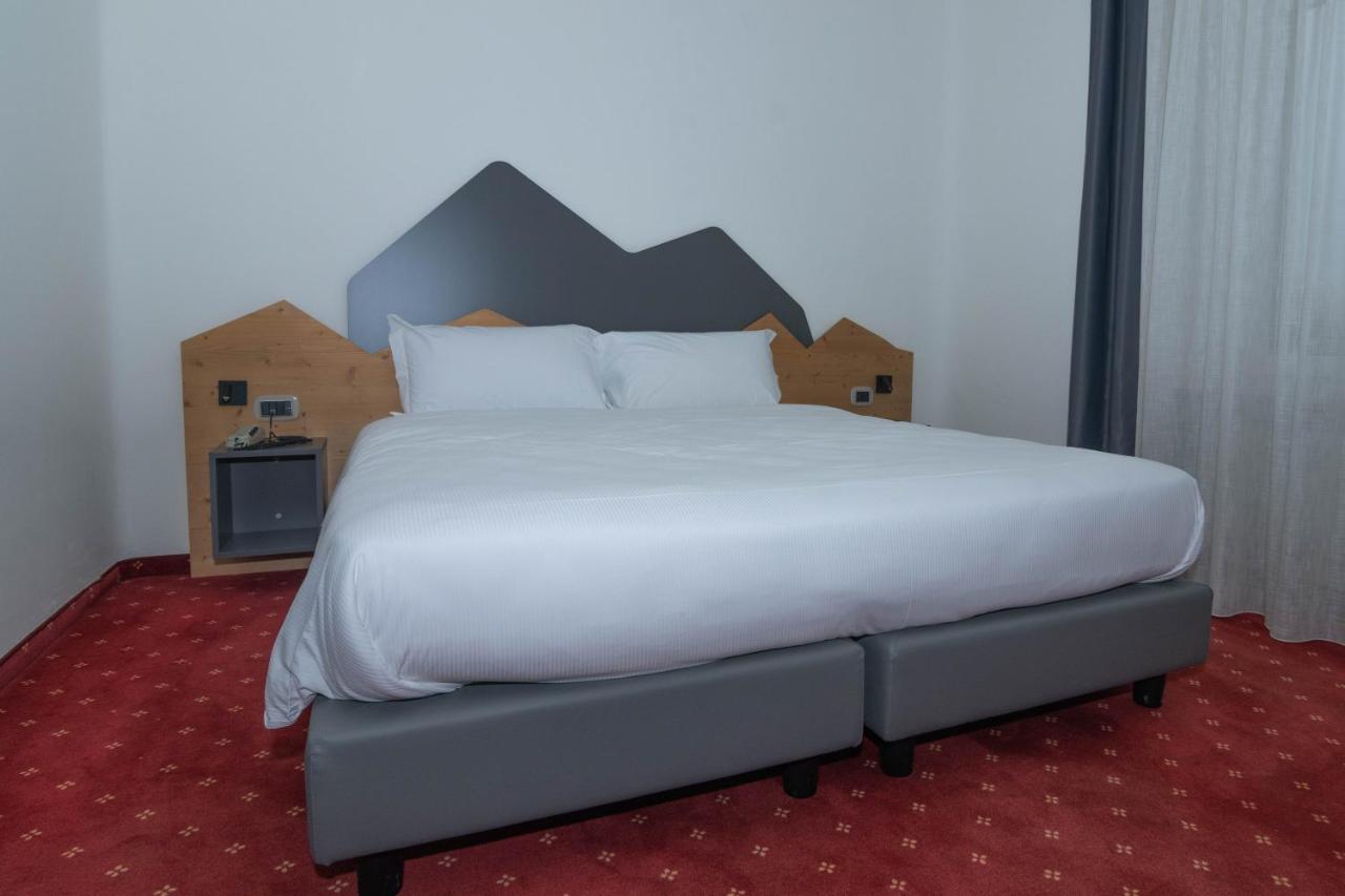 Hotel Regina Del Bosco Ronzone Esterno foto