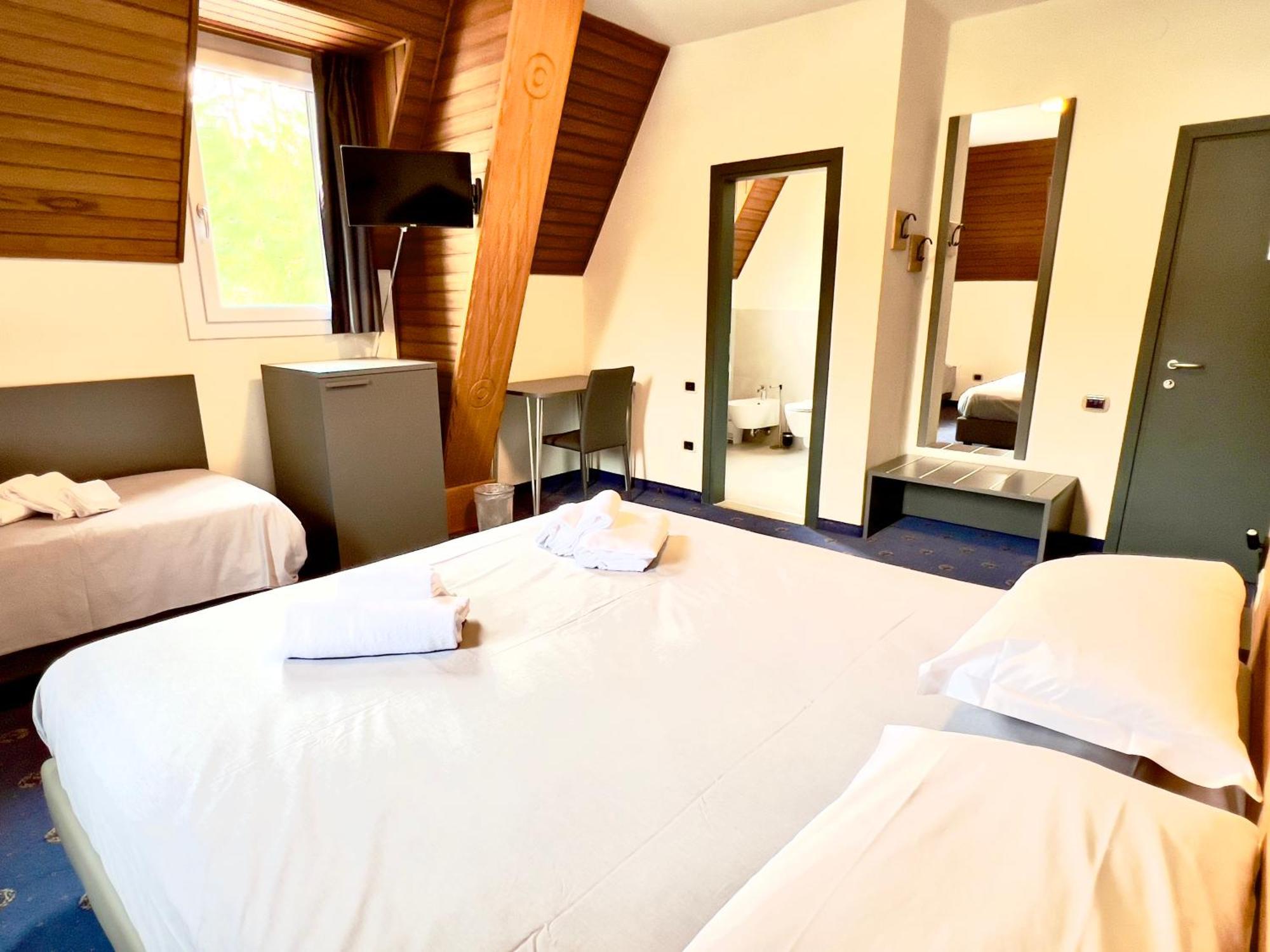 Hotel Regina Del Bosco Ronzone Esterno foto