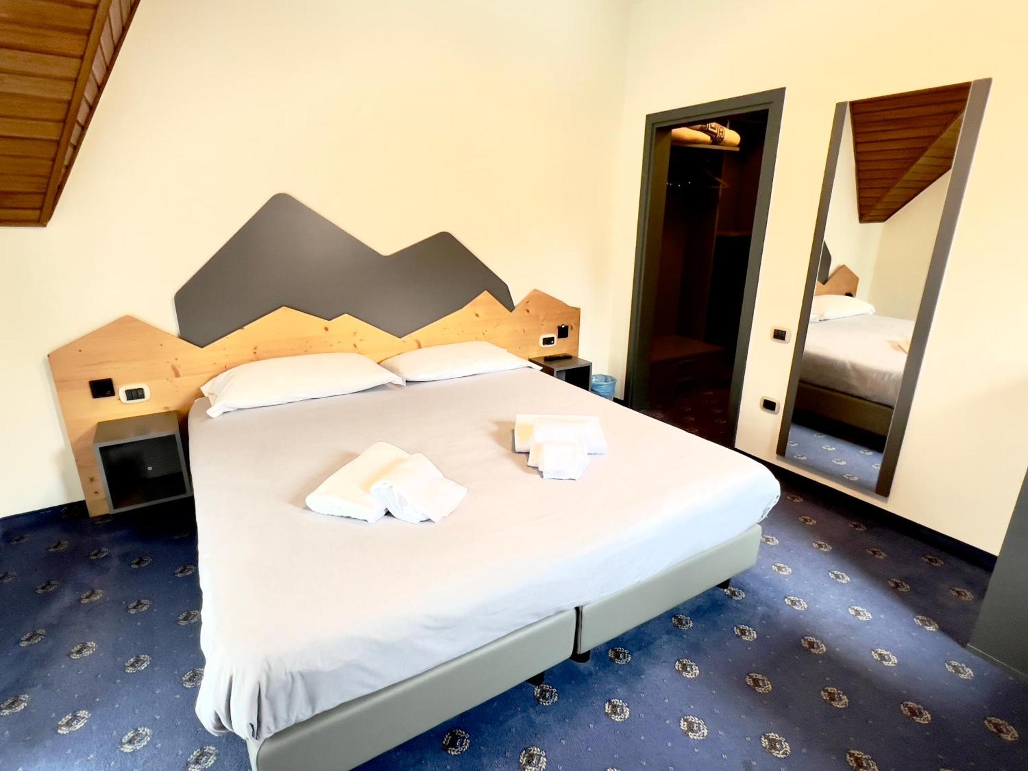 Hotel Regina Del Bosco Ronzone Esterno foto