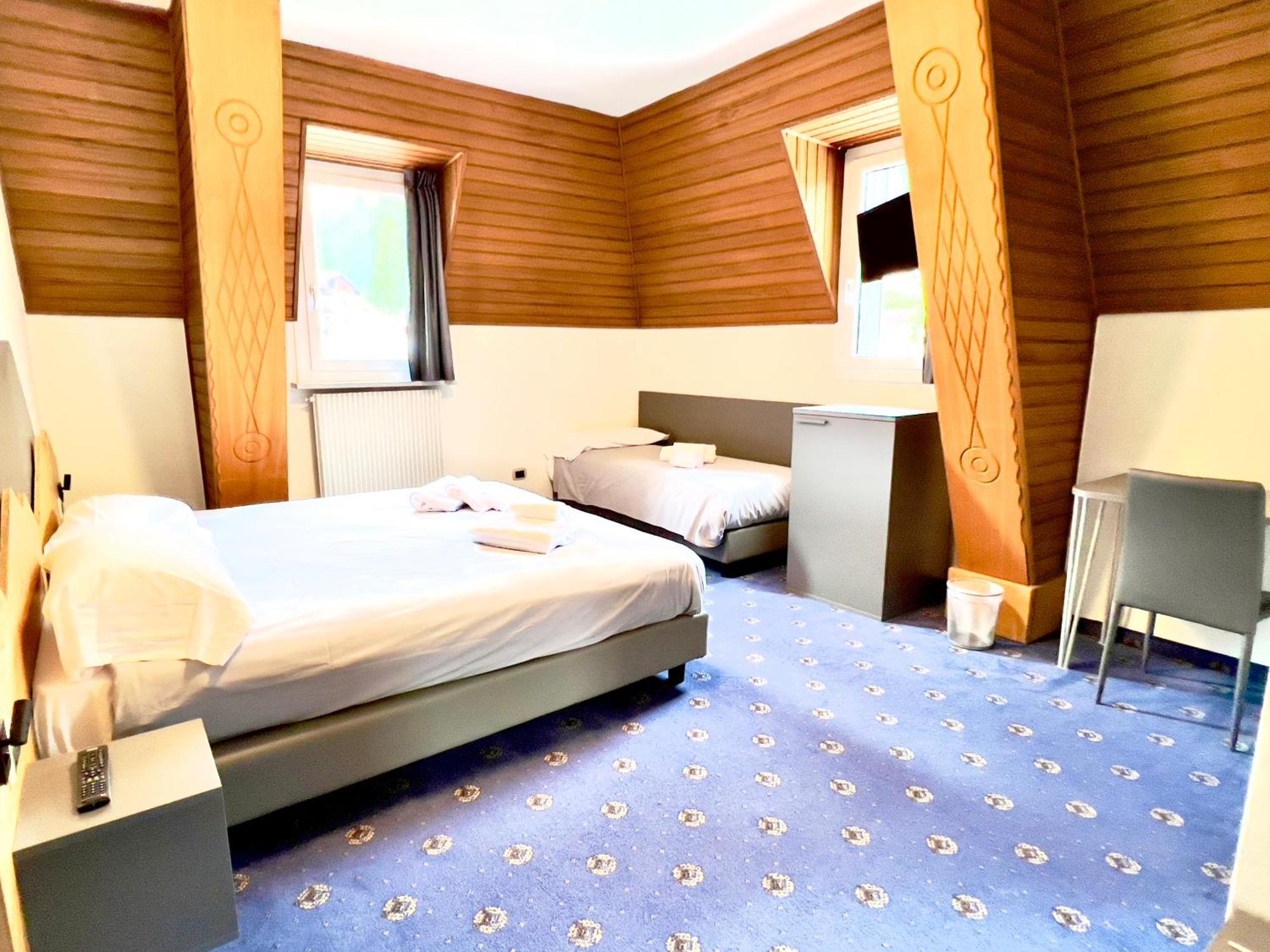 Hotel Regina Del Bosco Ronzone Esterno foto