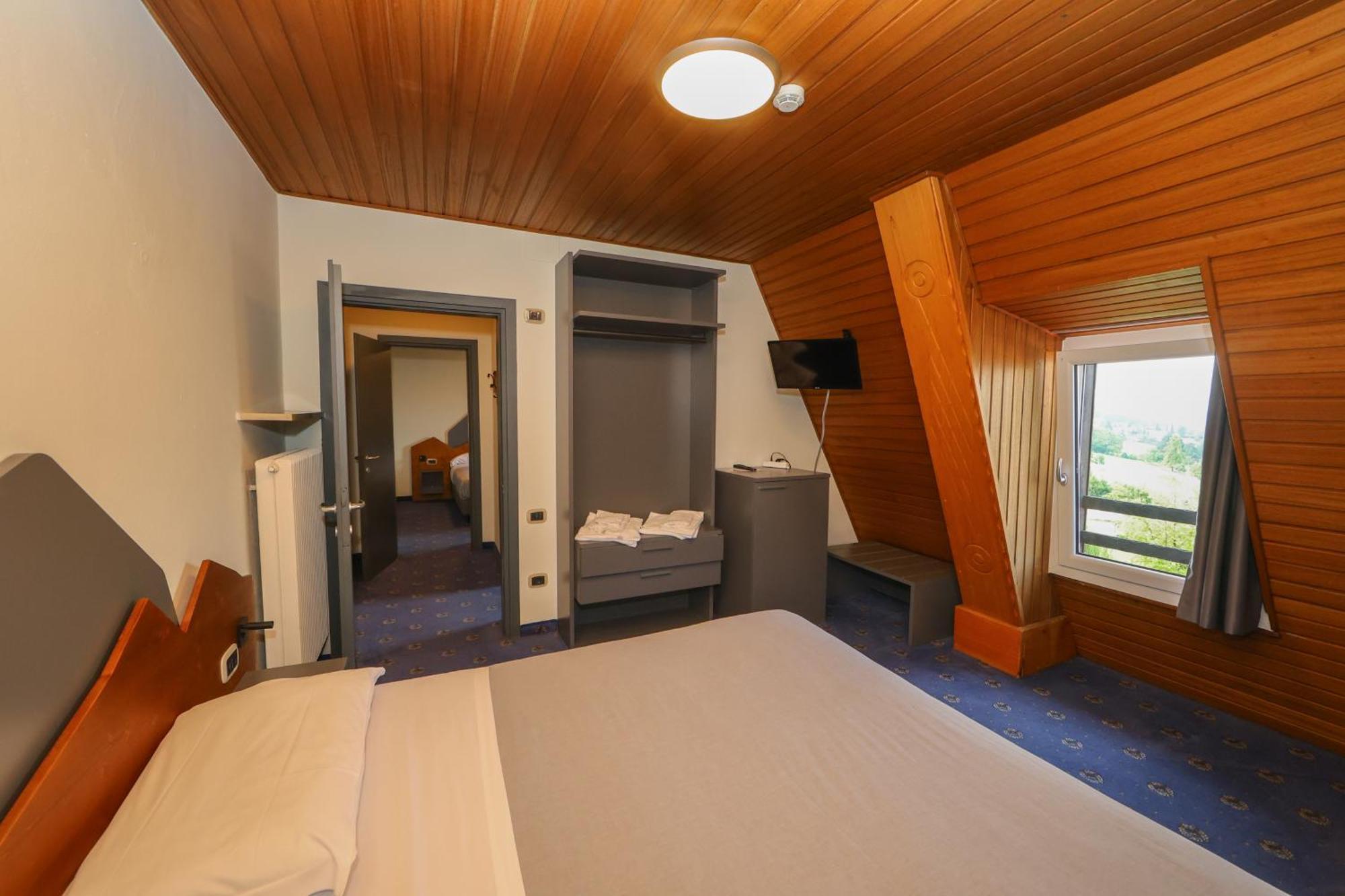 Hotel Regina Del Bosco Ronzone Esterno foto