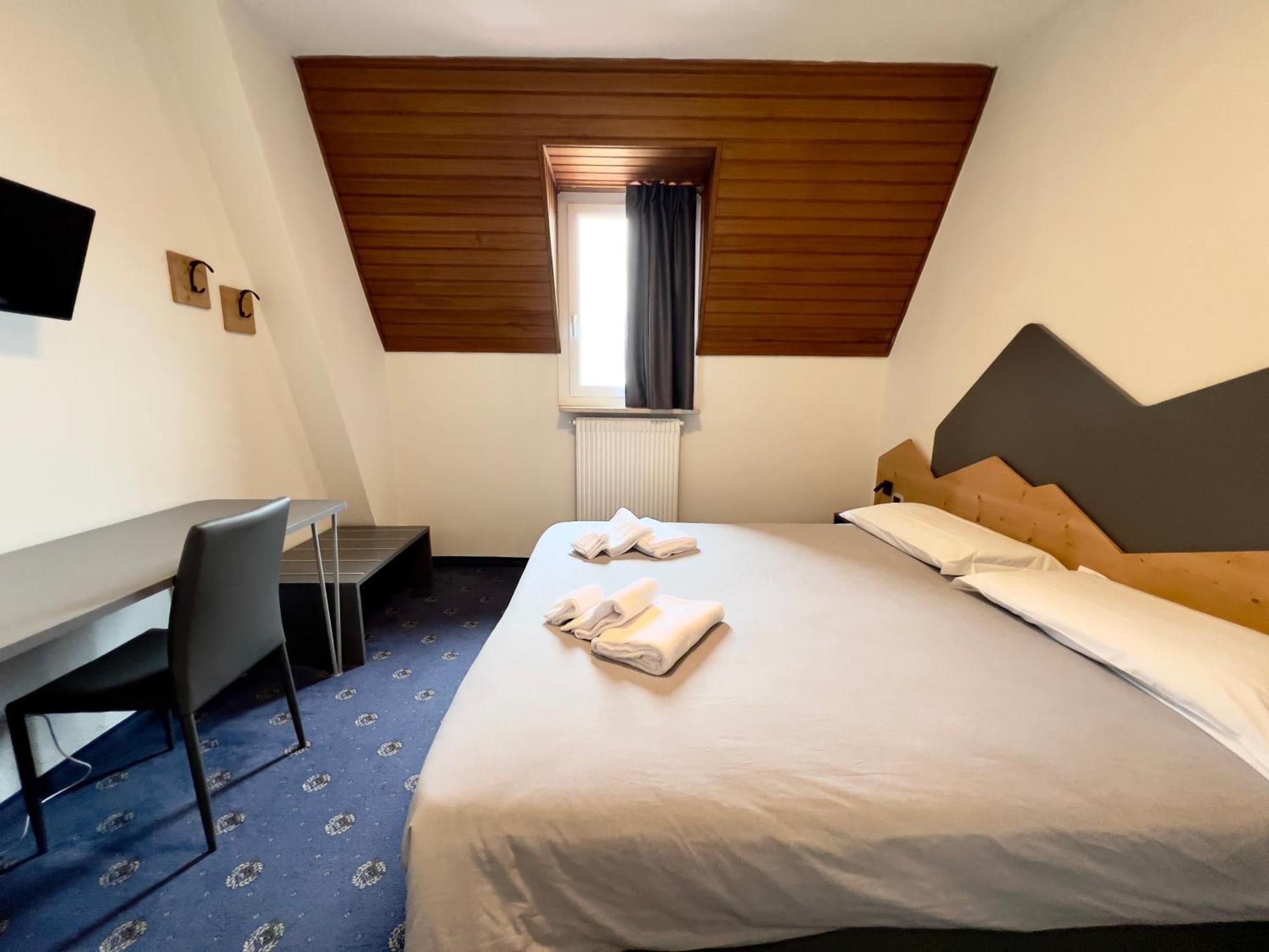 Hotel Regina Del Bosco Ronzone Esterno foto