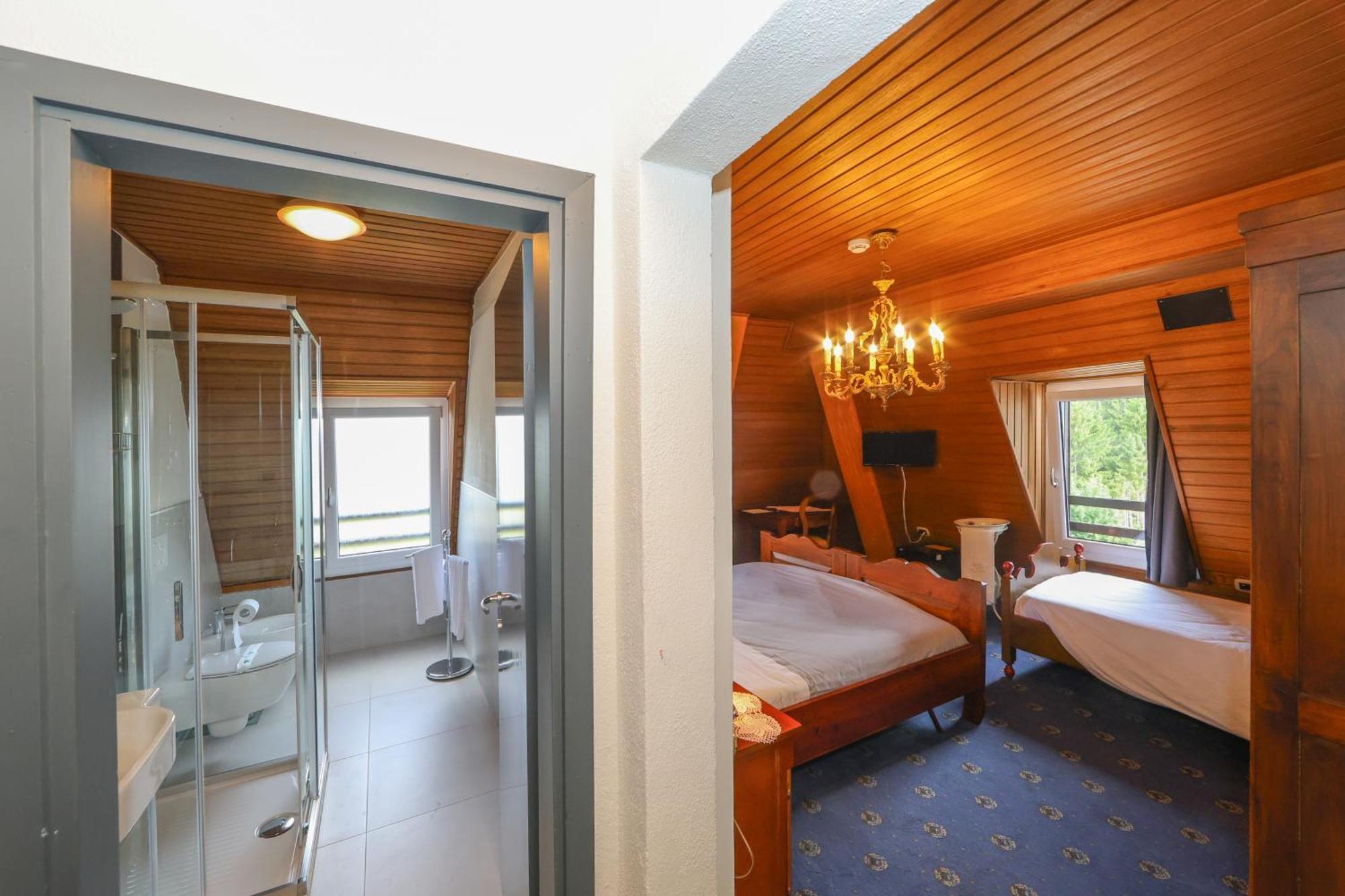 Hotel Regina Del Bosco Ronzone Esterno foto