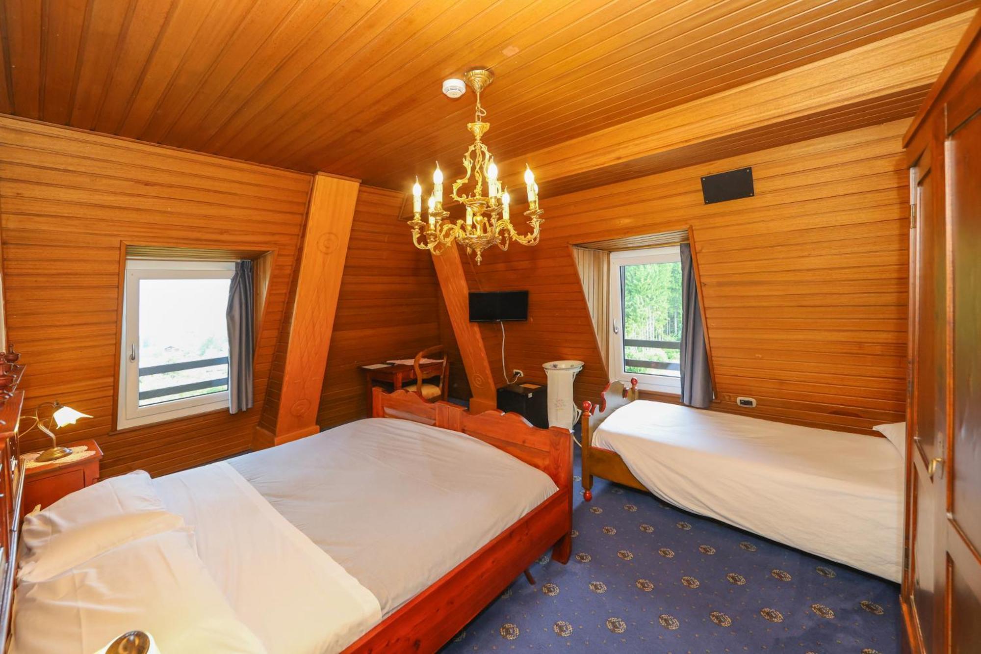 Hotel Regina Del Bosco Ronzone Esterno foto